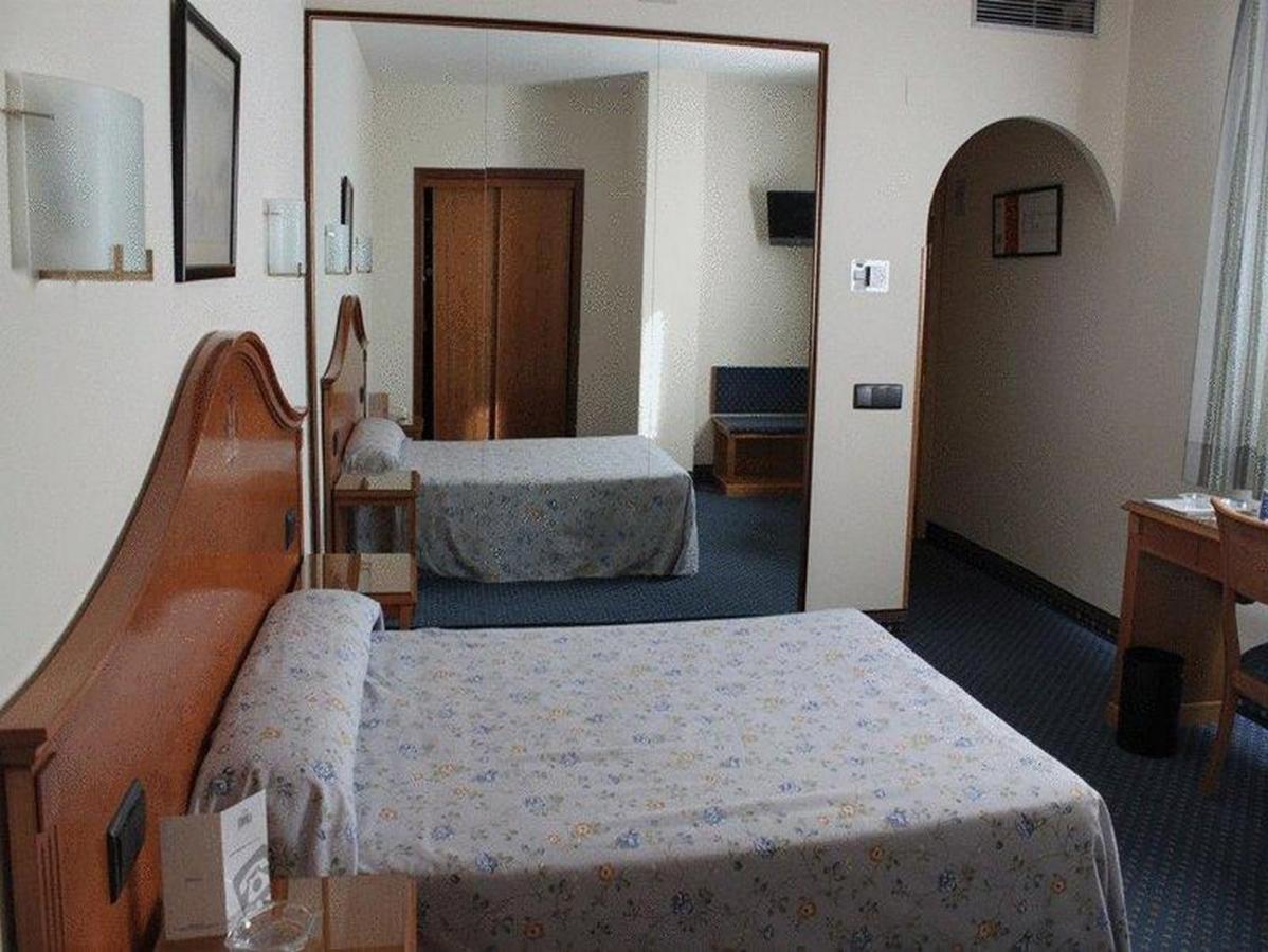 Hotel Ebora By Vivere Stays Талавера-де-ла-Рейна Экстерьер фото
